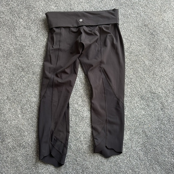 Lululemon and Soul Cycle Collab - Black Athletic Cropped Leggings with Logo - Picture 5 of 9